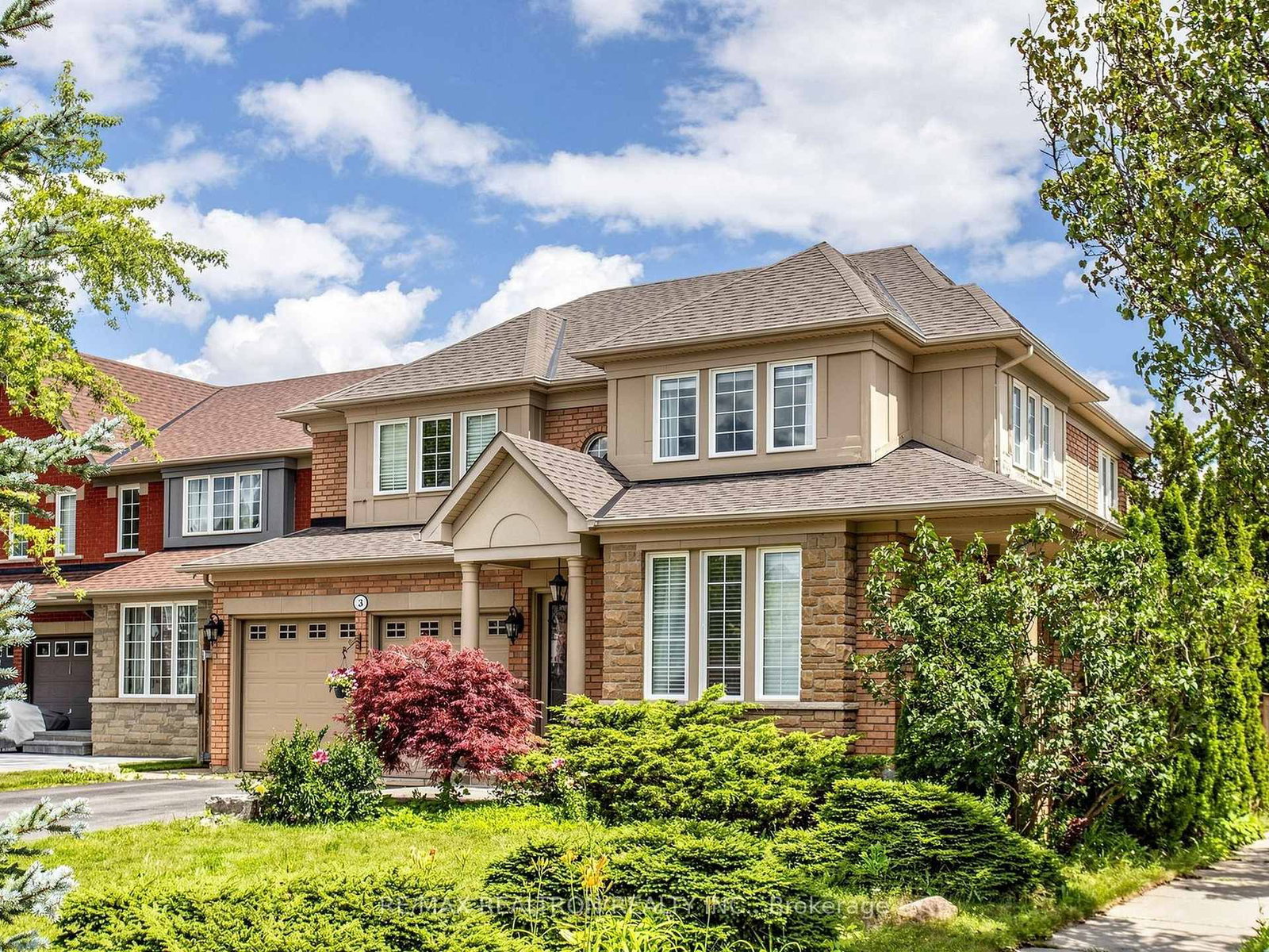 3 Lisa Brown Court • Richmond Hill, ON photo 2
