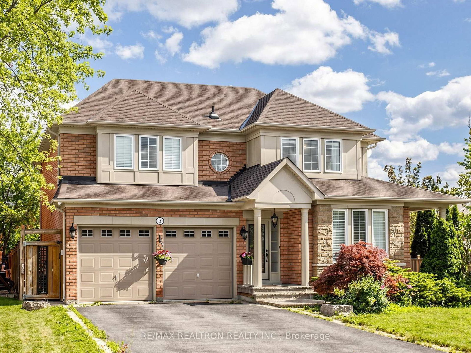 3 Lisa Brown Court • Richmond Hill, ON photo 3