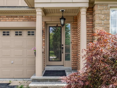 3 Lisa Brown Court • Richmond Hill, ON photo 4