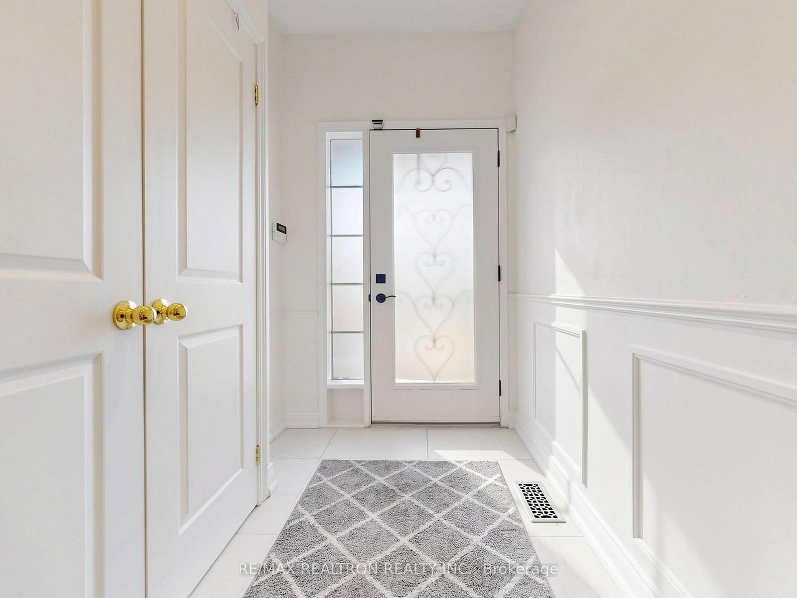 3 Lisa Brown Court • Richmond Hill, ON photo 5