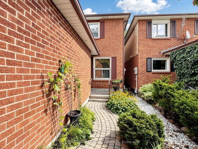 85 Lund Street • Richmond Hill, ON photo 4