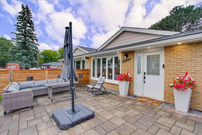 13 Alphonsus Court • New Tecumseth, ON photo 3
