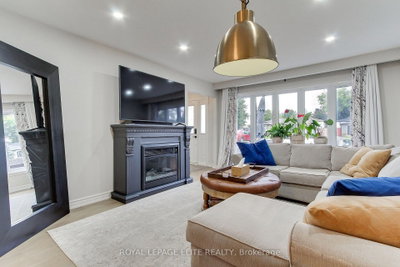 13 Alphonsus Court • New Tecumseth, ON photo 8