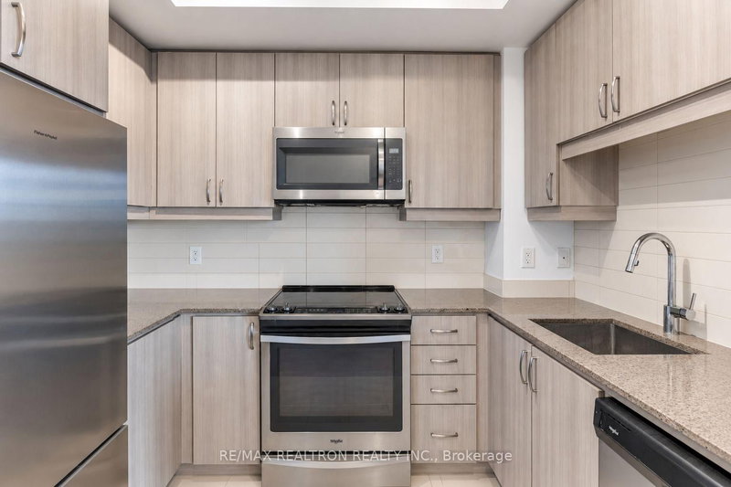 501 - 9205 Yonge Street