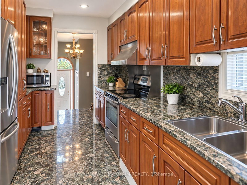 Main Floor - 7 Wood Crescent