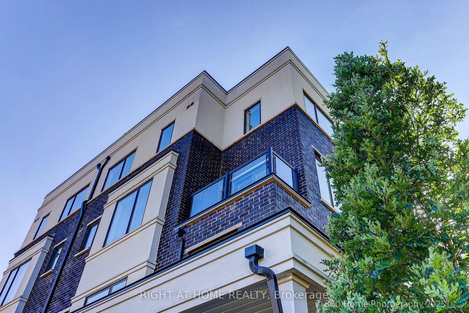 200 Alex Gardner Circle • #28 • Aurora, ON photo 3