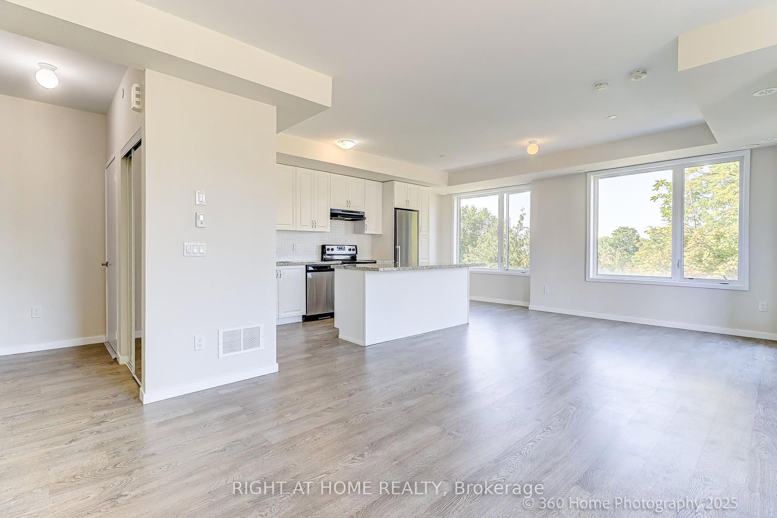 200 Alex Gardner Circle • #28 • Aurora, ON photo 4