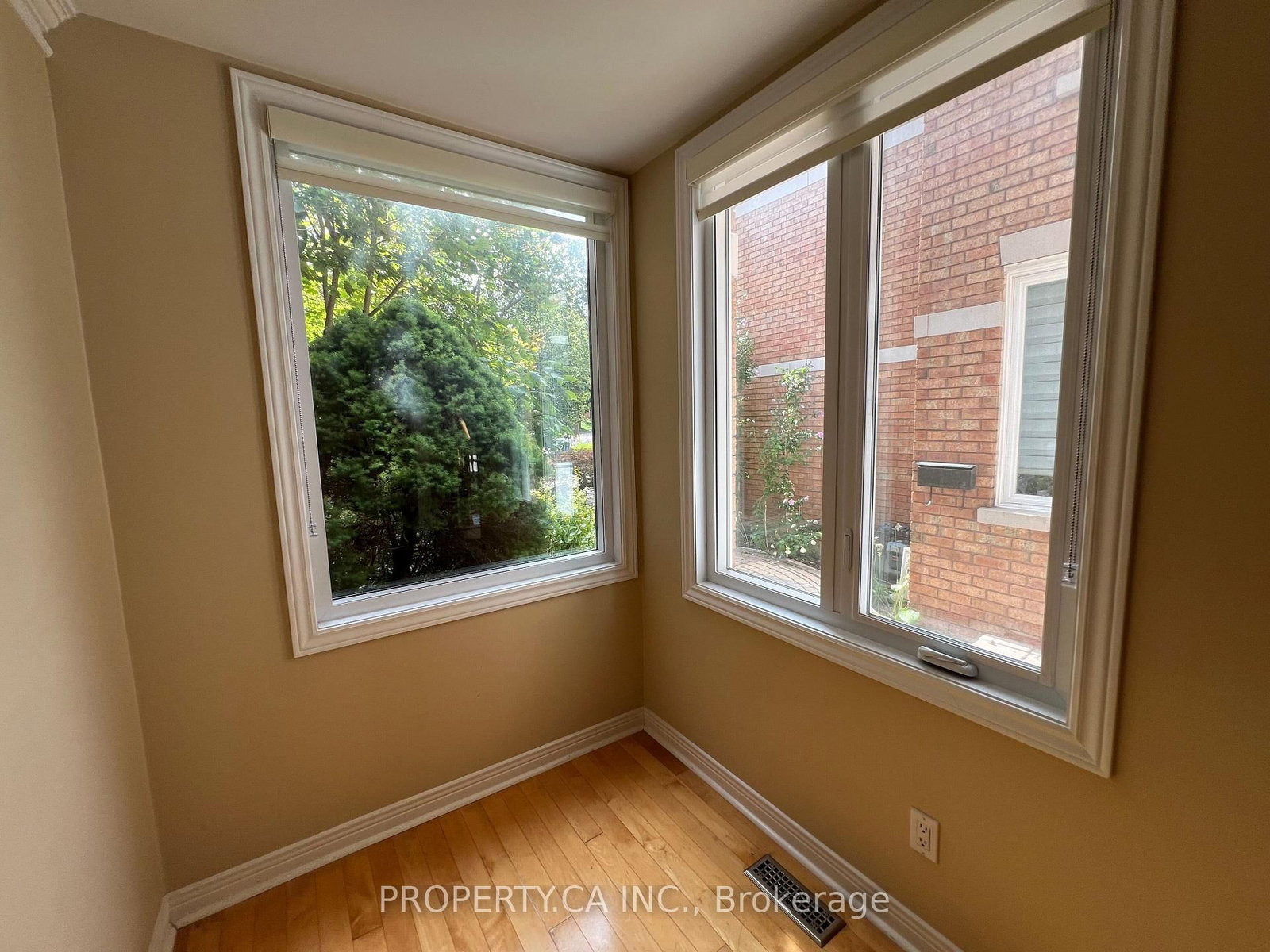 32 Brownstone Circle • Vaughan, ON photo 10