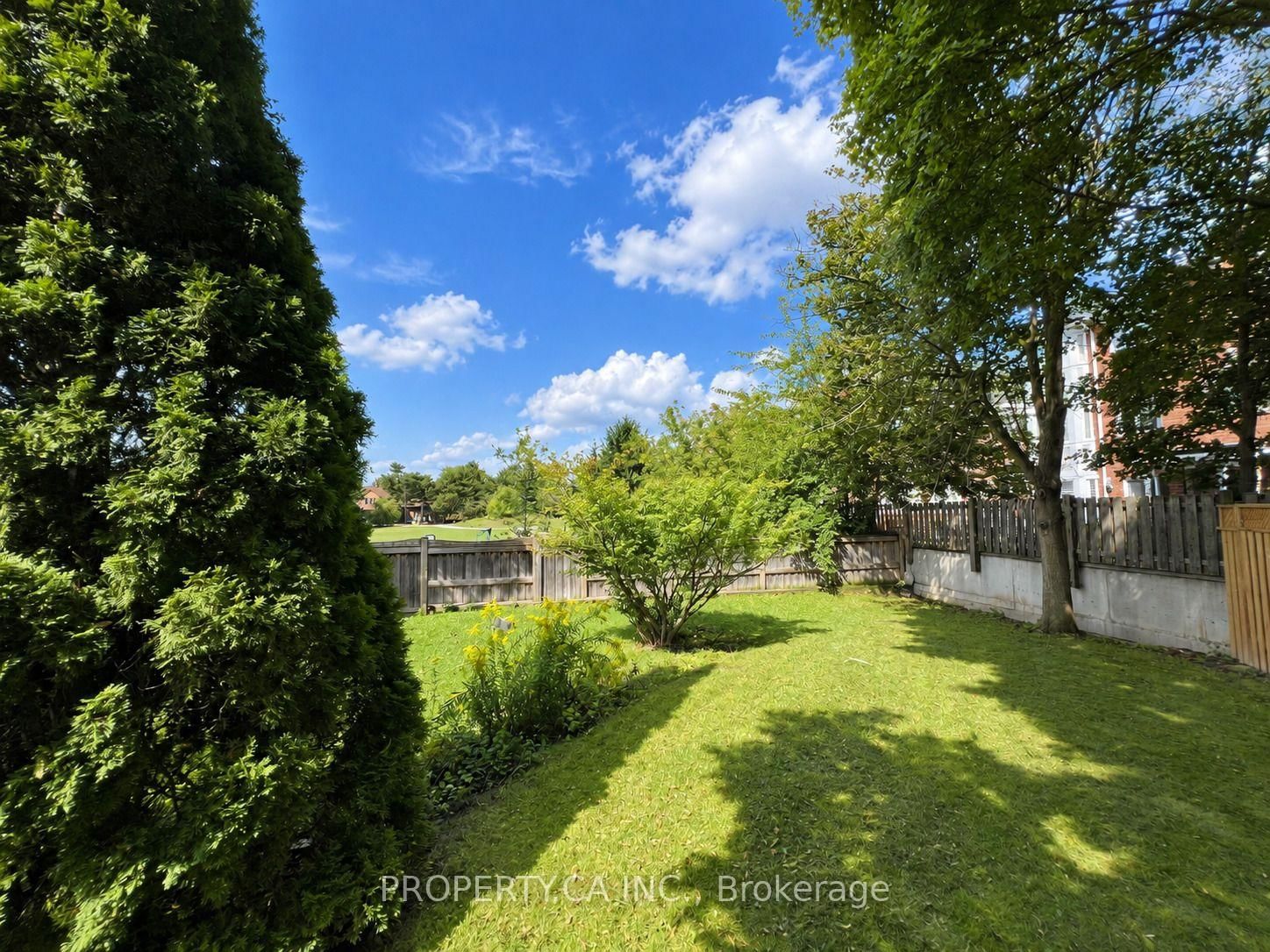 32 Brownstone Circle • Vaughan, ON photo 16