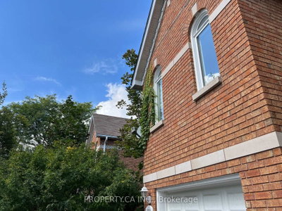 32 Brownstone Circle • Vaughan, ON photo 2