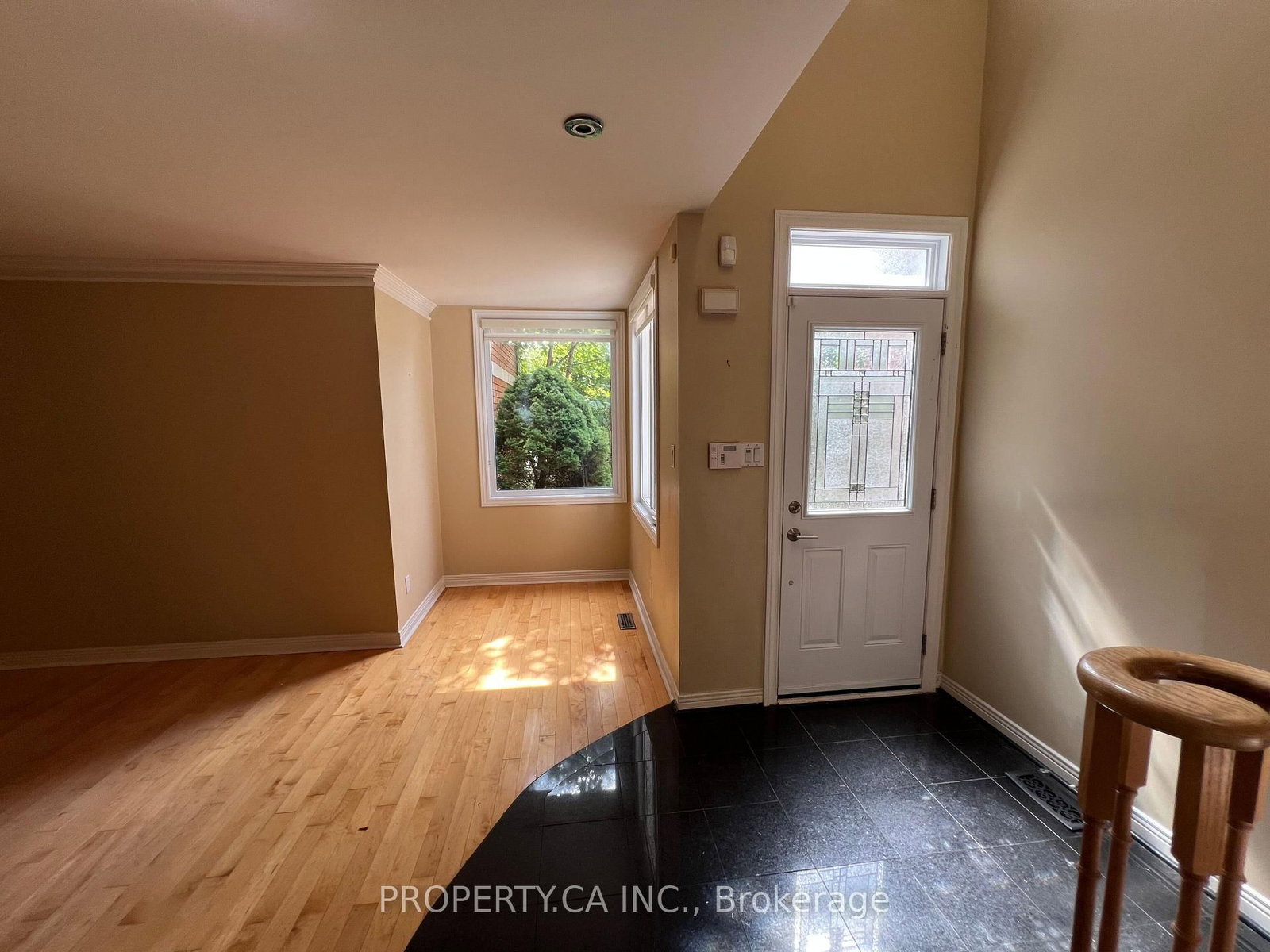 32 Brownstone Circle • Vaughan, ON photo 5
