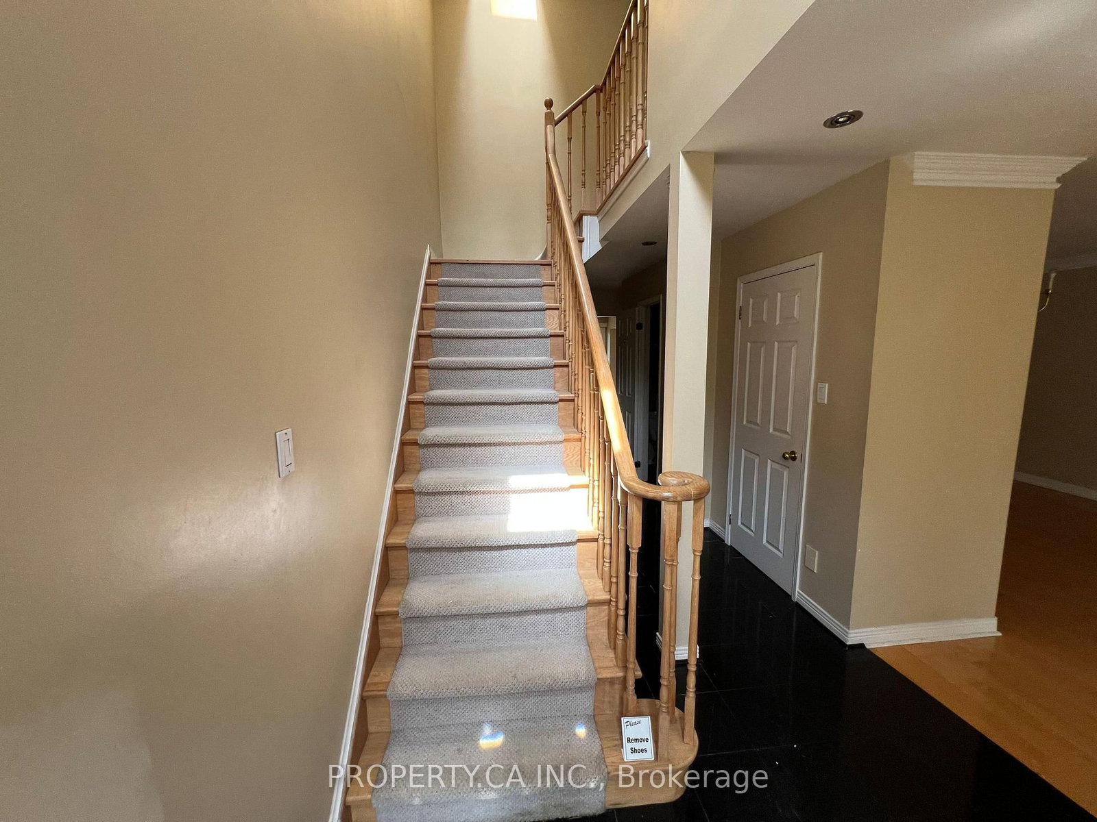 32 Brownstone Circle • Vaughan, ON photo 6