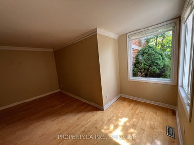 32 Brownstone Circle • Vaughan, ON photo 8