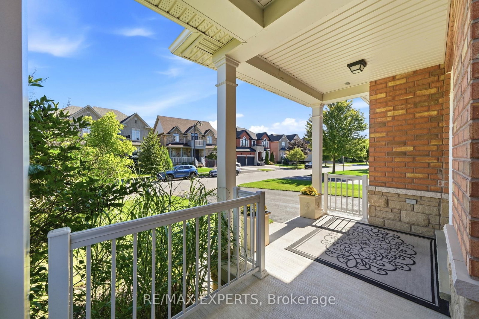 18 Vista Drive • Bradford West Gwillimbury, ON photo 3
