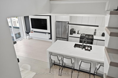 217 Rosanna Crescent • Vaughan, ON photo 5