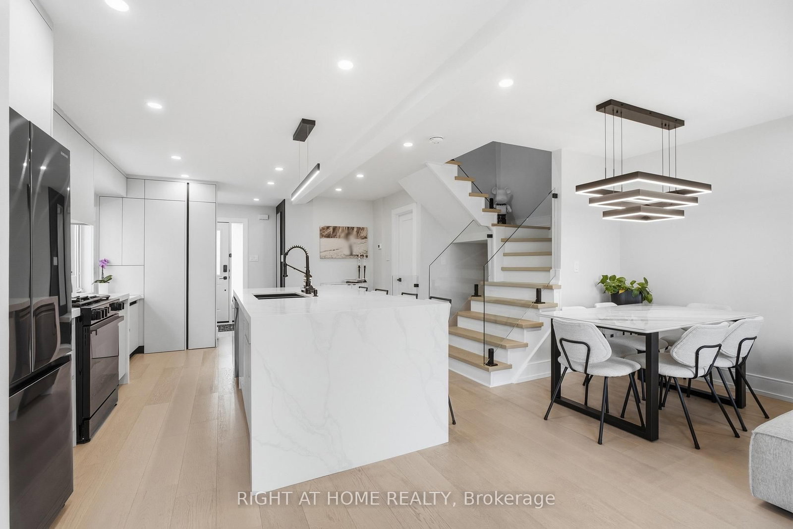 217 Rosanna Crescent • Vaughan, ON photo 9