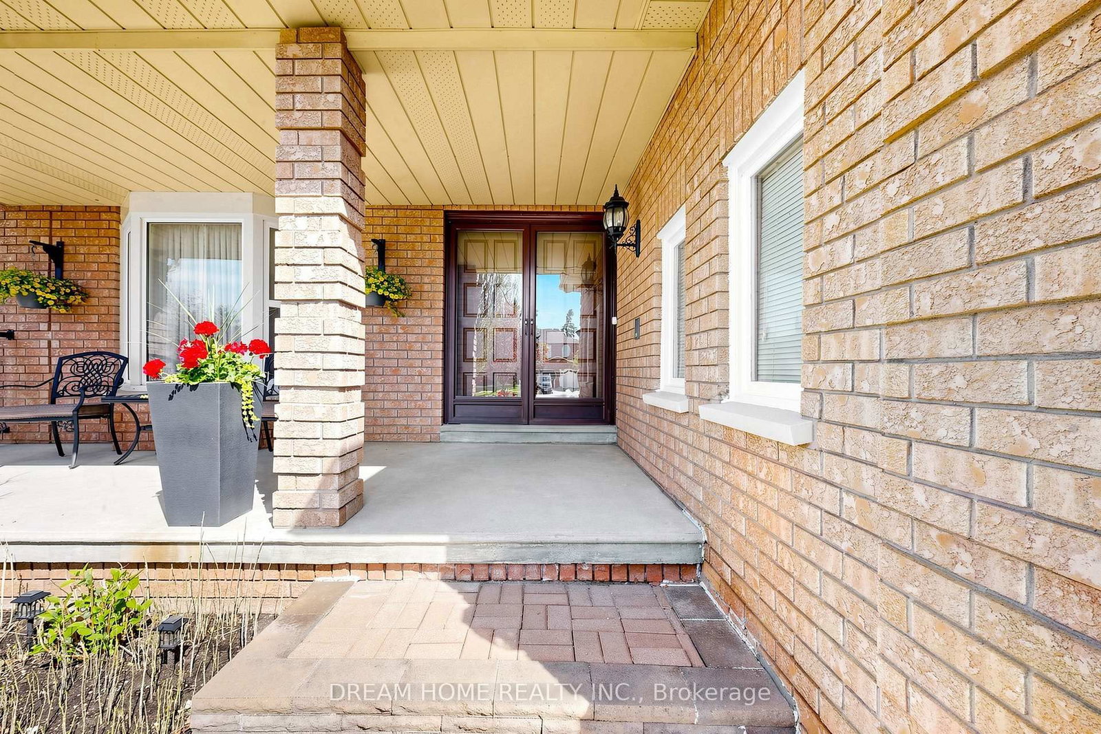 312 Valeria Boulevard • Vaughan, ON photo 2