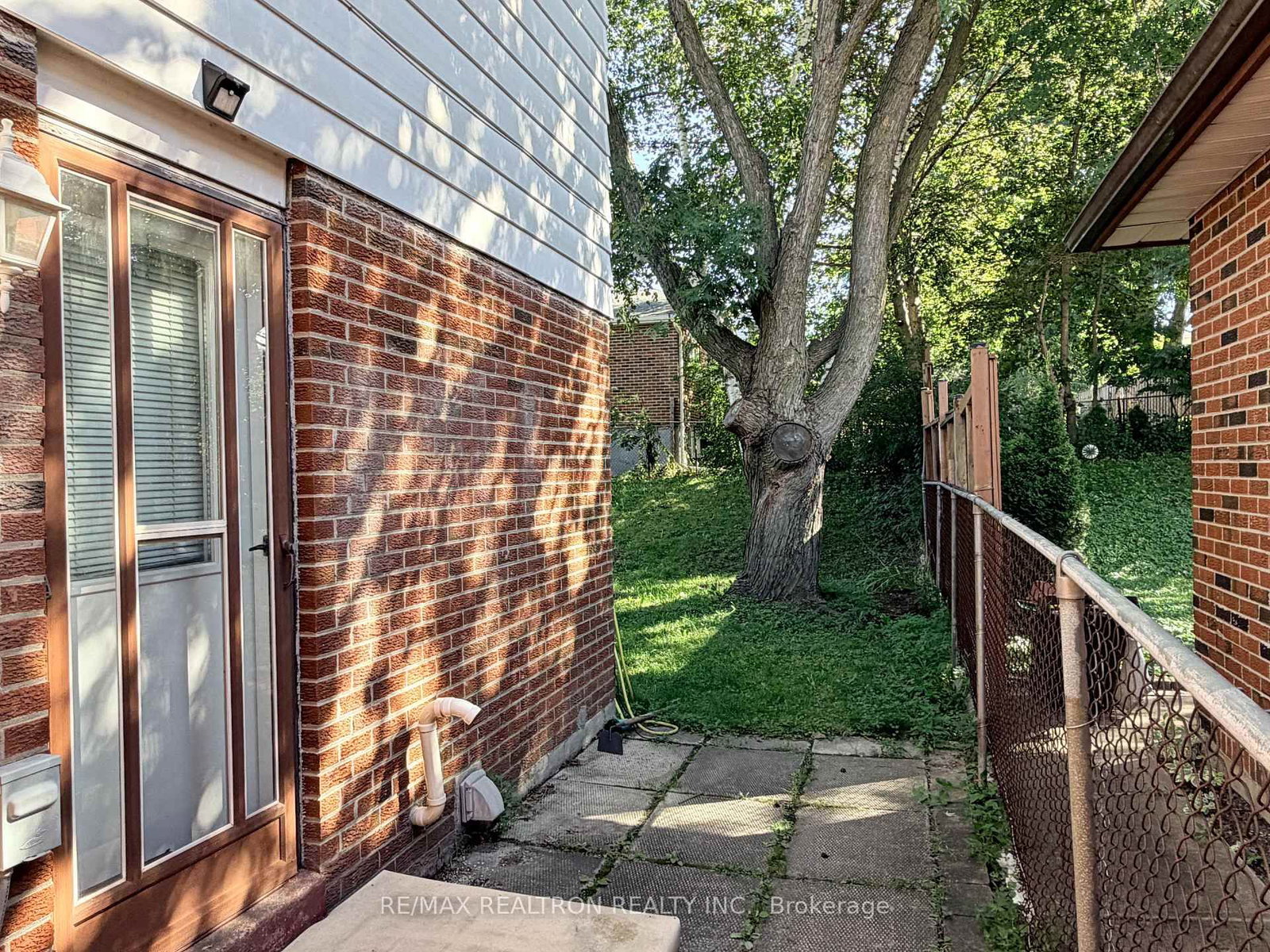 383 Sandford Street • Newmarket, ON photo 28