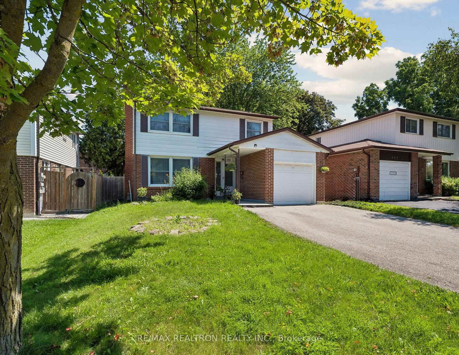 383 Sandford Street • Newmarket, ON photo 5