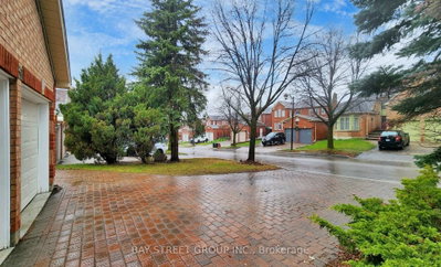 31 Cavalry Trail • Markham, ON photo 2