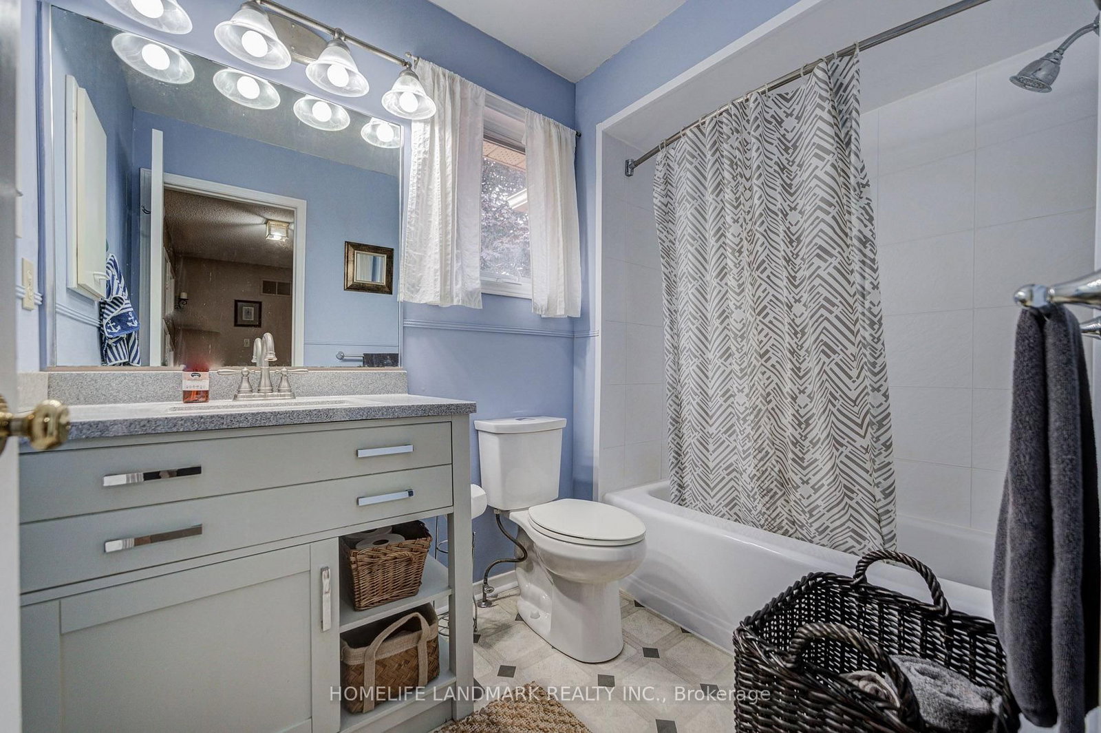 8 Closs Square • Aurora, ON photo 11