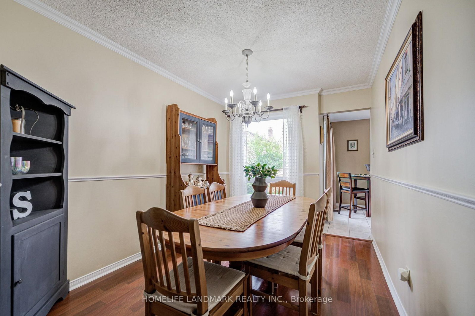 8 Closs Square • Aurora, ON photo 6