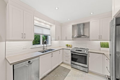 50 Stone Palace Way • Vaughan, ON photo 5