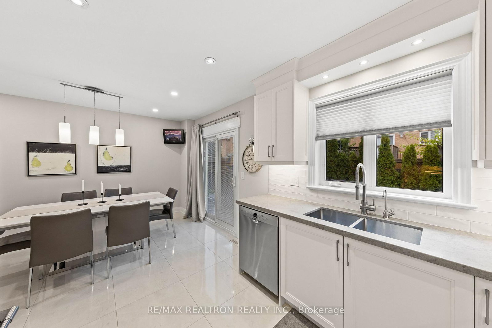 50 Stone Palace Way • Vaughan, ON photo 8
