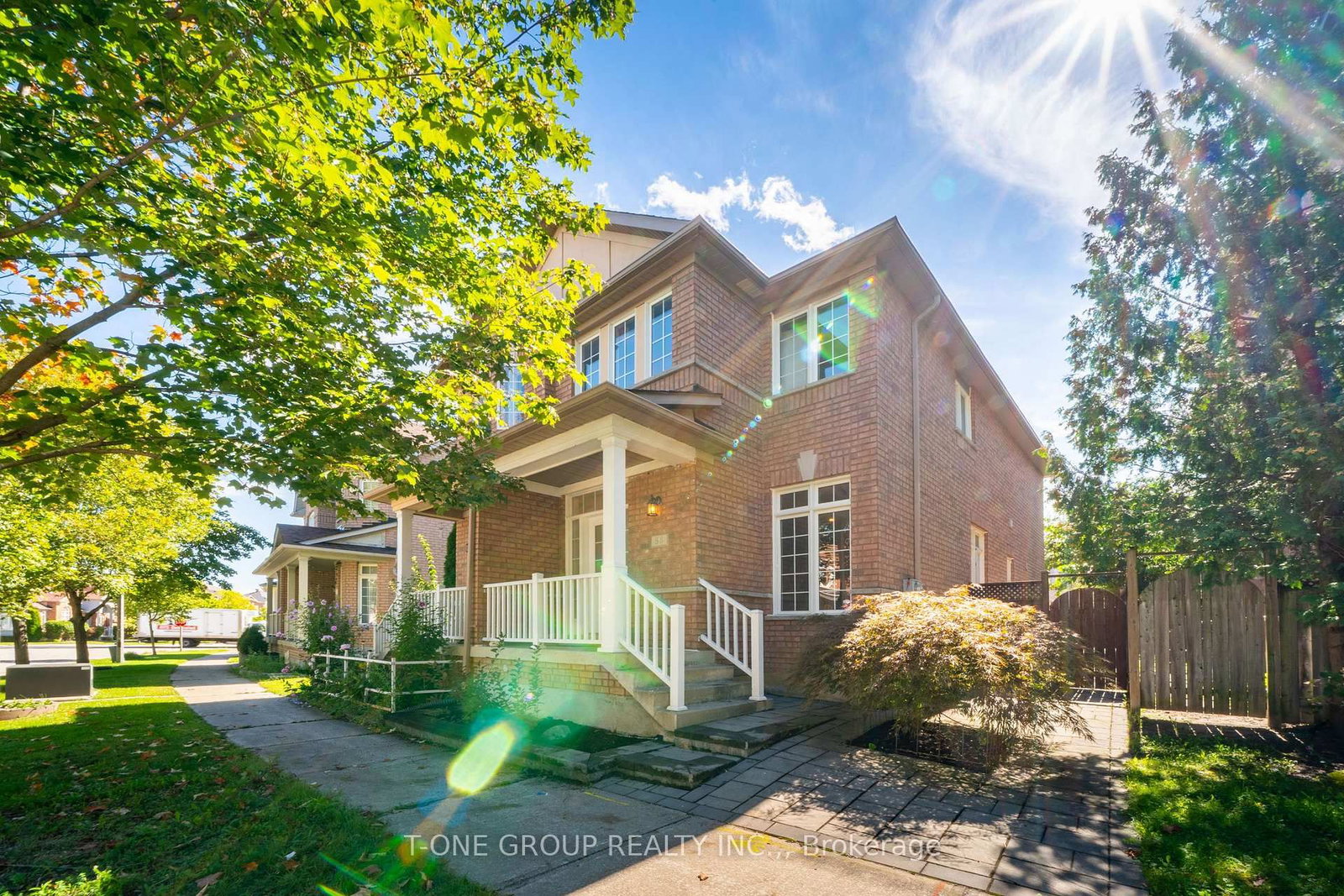 55 Rainbow Valley Crescent • Markham, ON photo 2