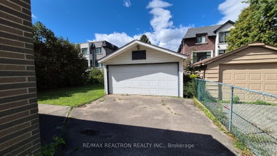 303 Boisdale Avenue • Richmond Hill, ON photo 3