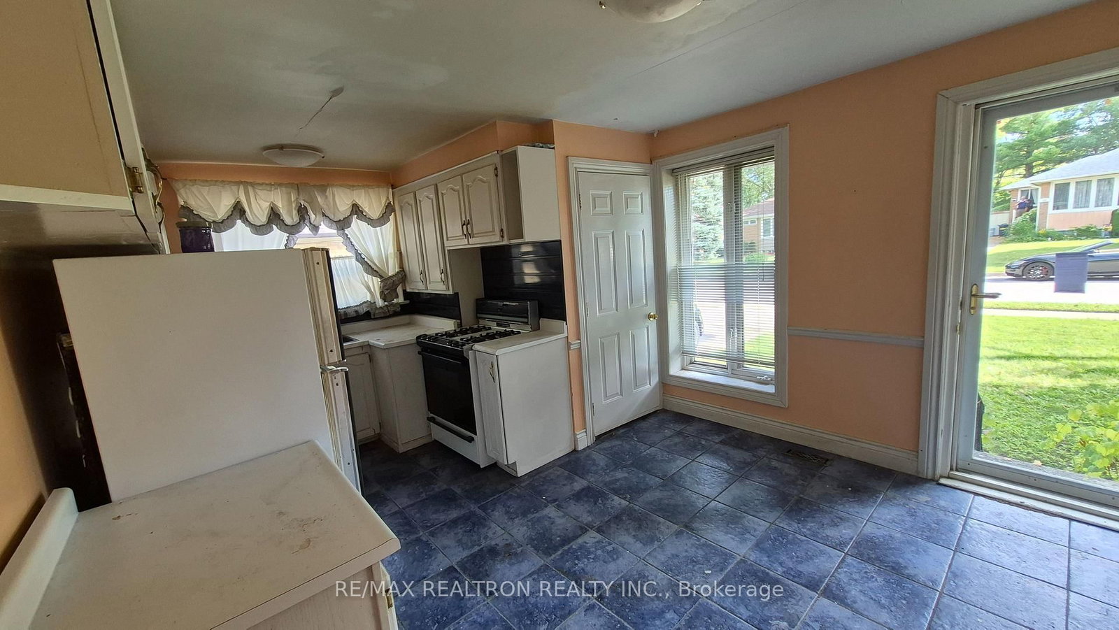 303 Boisdale Avenue • Richmond Hill, ON photo 5