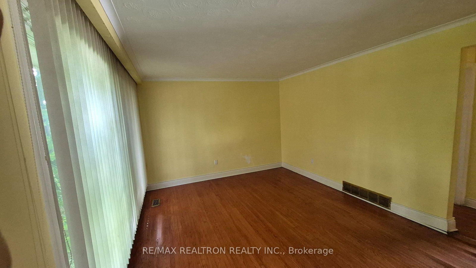 303 Boisdale Avenue • Richmond Hill, ON photo 6