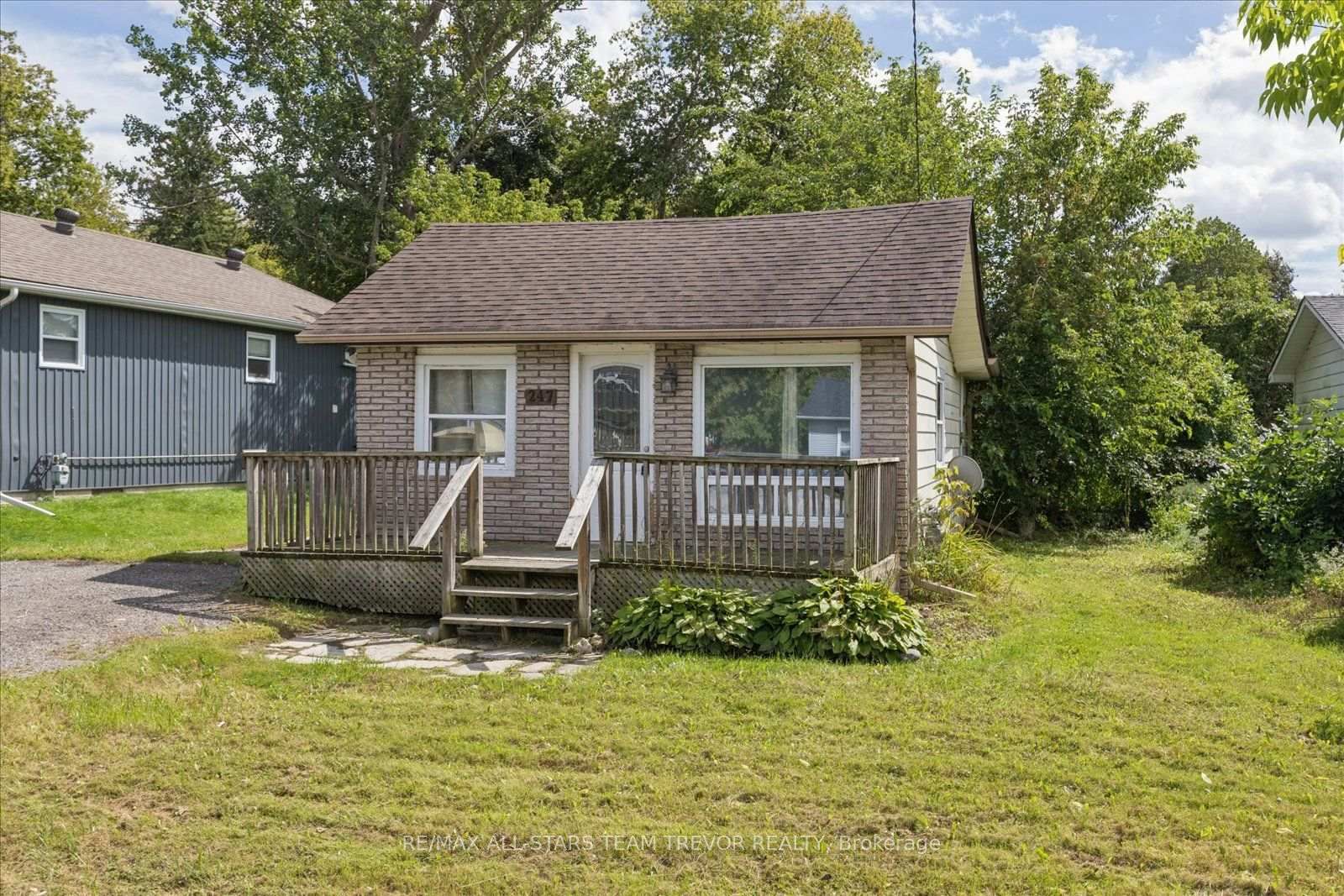 247 Parkway Avenue • Georgina, ON photo 2