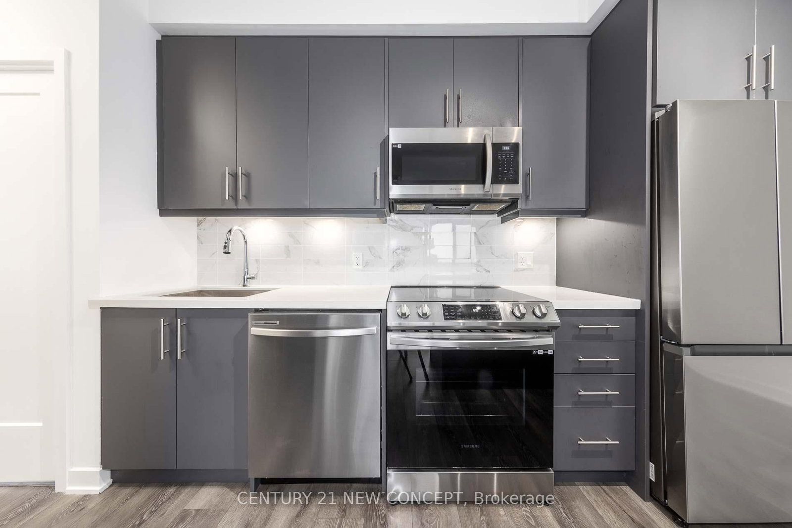 105 Oneida Crescent • #1403 • Richmond Hill, ON photo 10