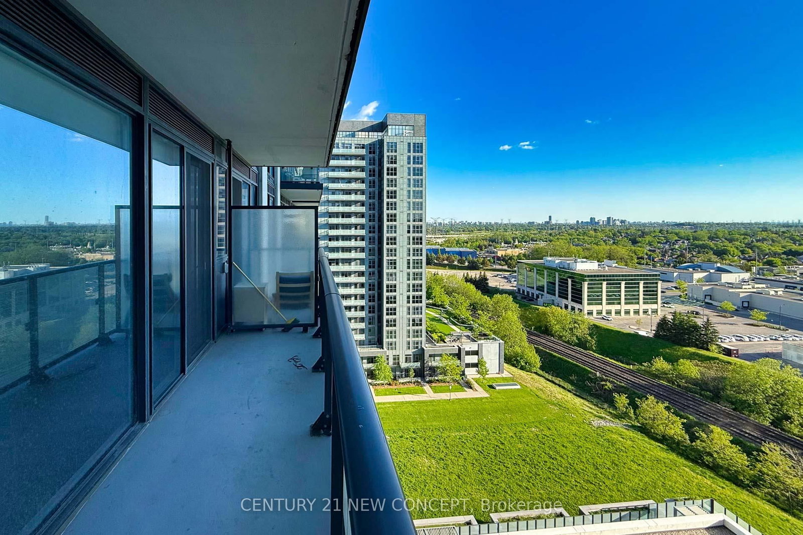 105 Oneida Crescent • #1403 • Richmond Hill, ON photo 30