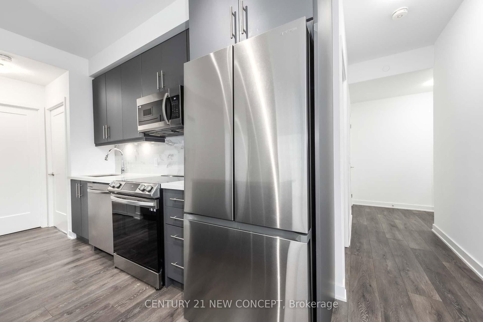 105 Oneida Crescent • #1403 • Richmond Hill, ON photo 9