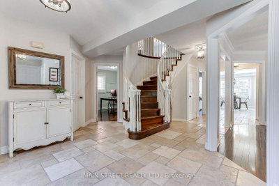 14 Mcgee Crescent, Aurora, ON, photo 4