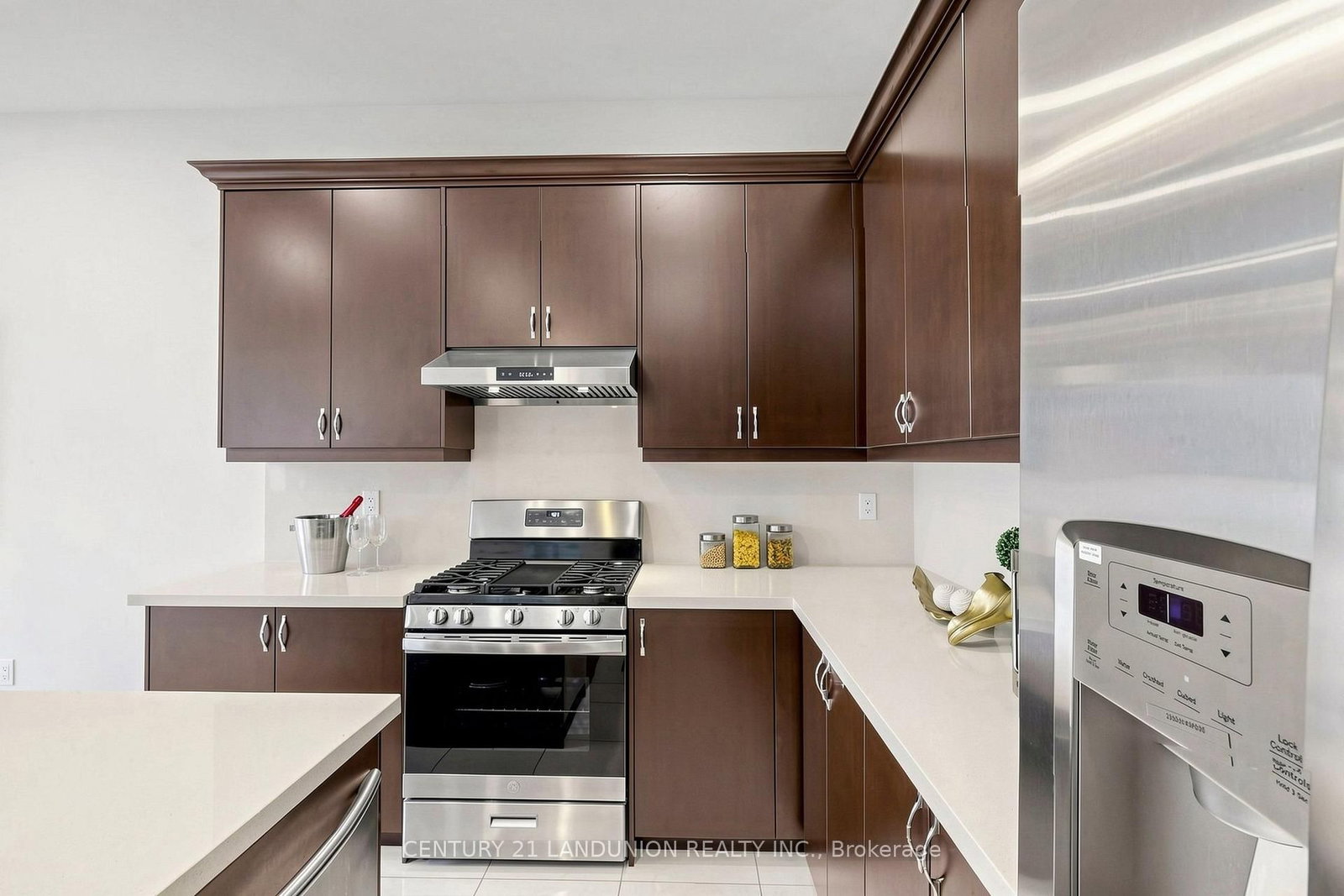 211 Touch Gold Crescent • Aurora, ON photo 16