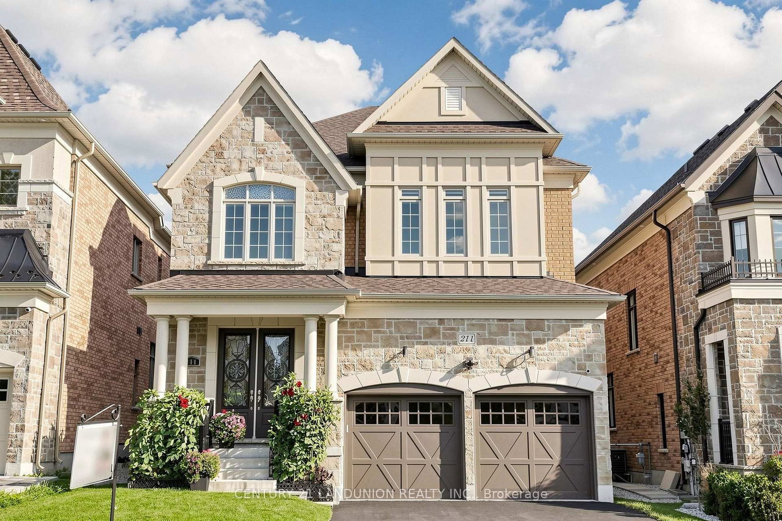 211 Touch Gold Crescent • Aurora, ON photo 2