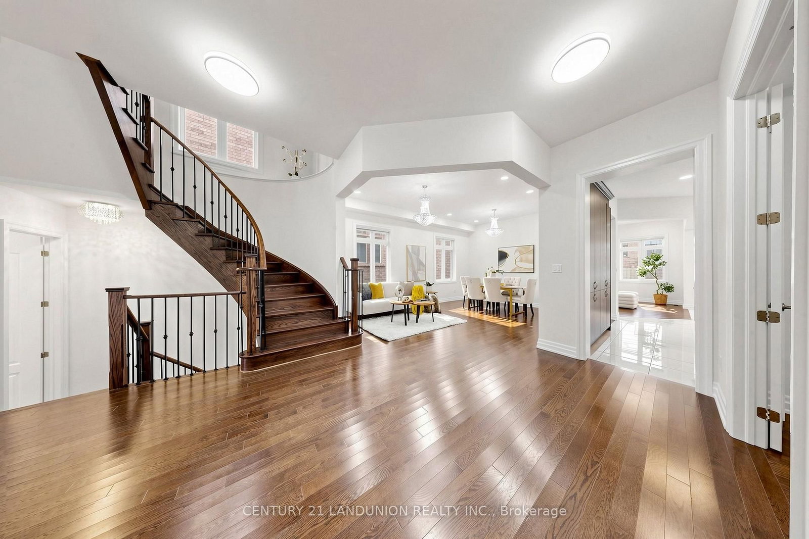 211 Touch Gold Crescent • Aurora, ON photo 22