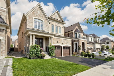 211 Touch Gold Crescent • Aurora, ON photo 3