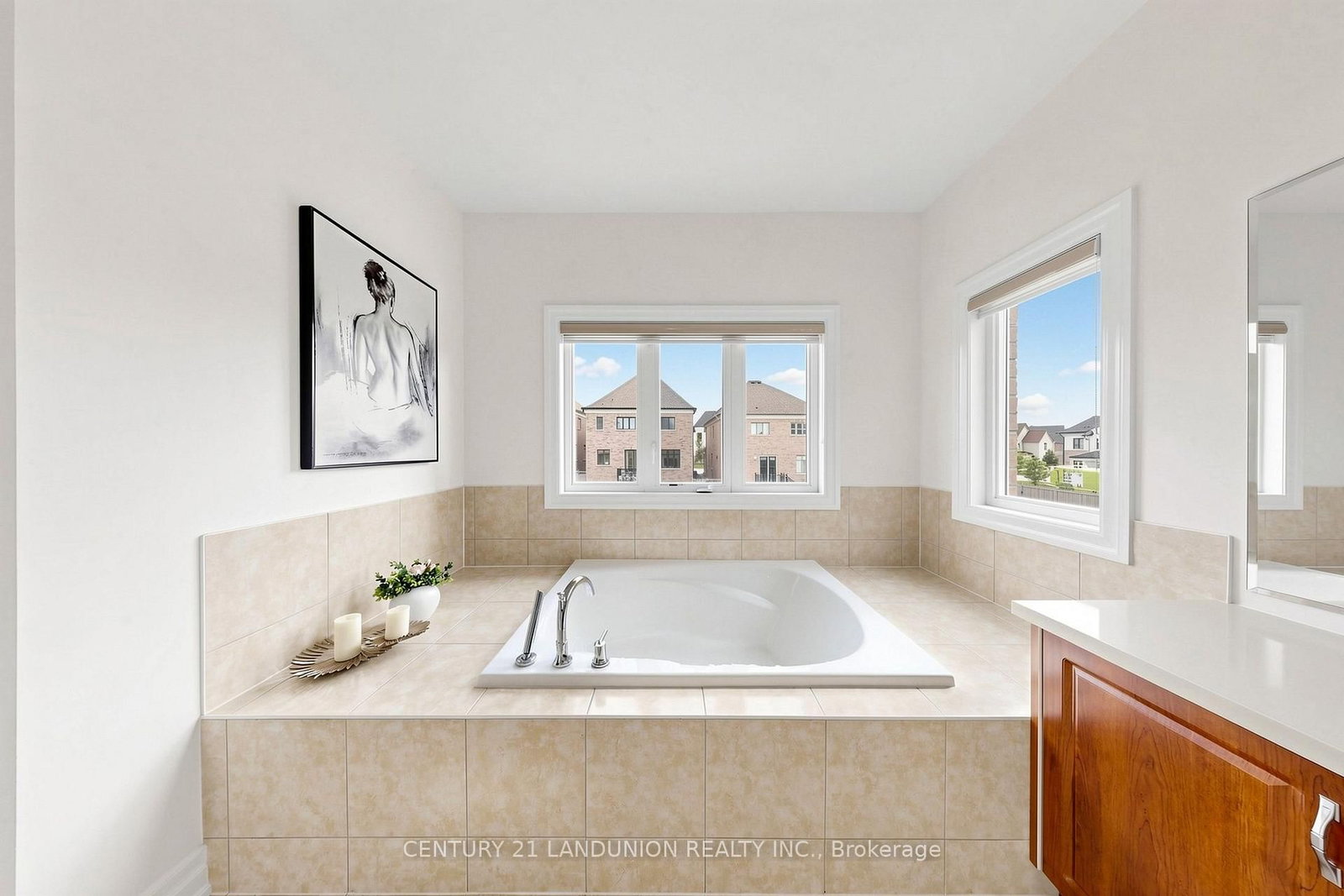 211 Touch Gold Crescent • Aurora, ON photo 32