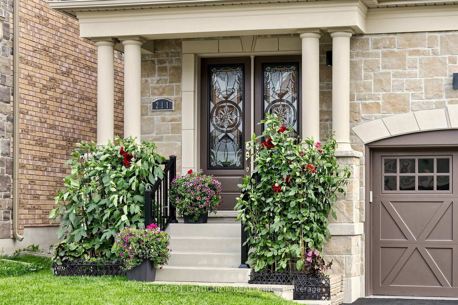 211 Touch Gold Crescent • Aurora, ON photo 5