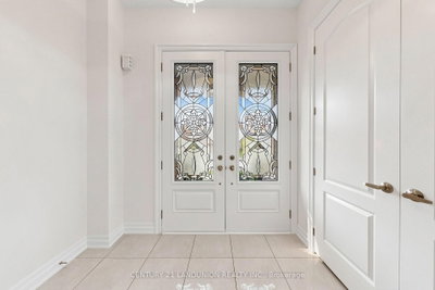 211 Touch Gold Crescent • Aurora, ON photo 6