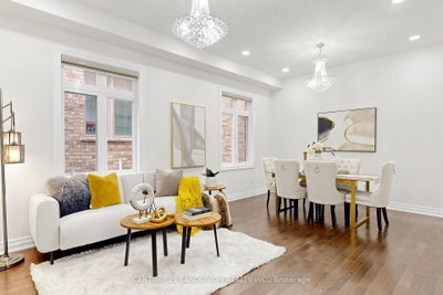 211 Touch Gold Crescent • Aurora, ON photo 7