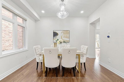 211 Touch Gold Crescent • Aurora, ON photo 9