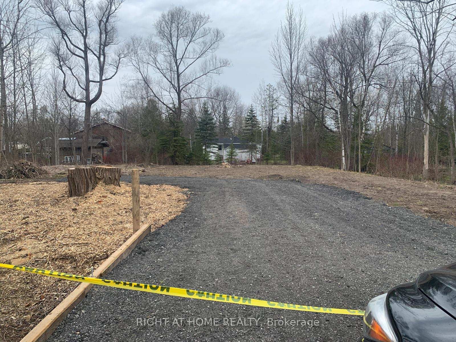 1052 Spruce Road • Innisfil, ON photo 6