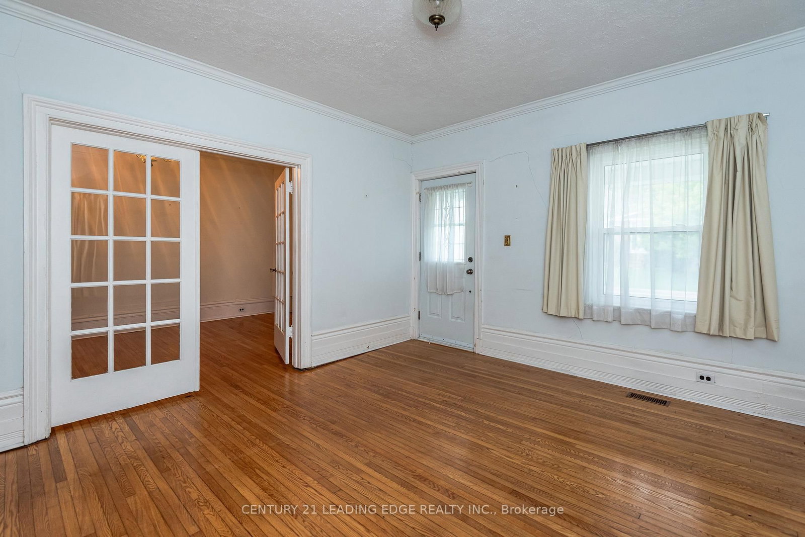 62 North Street • Georgina, ON photo 4