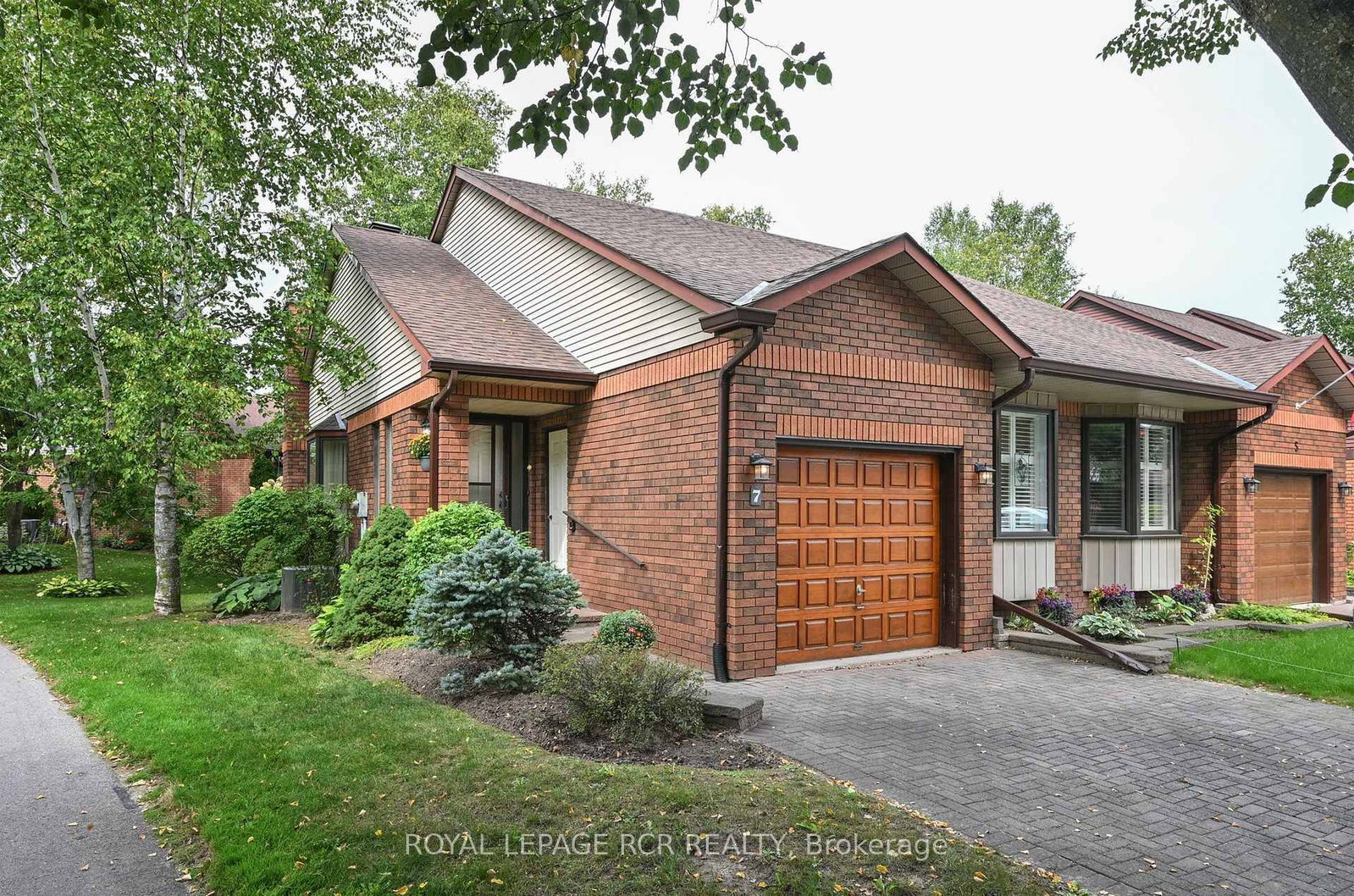 7 Dell Arbor Crescent • New Tecumseth, ON photo 2