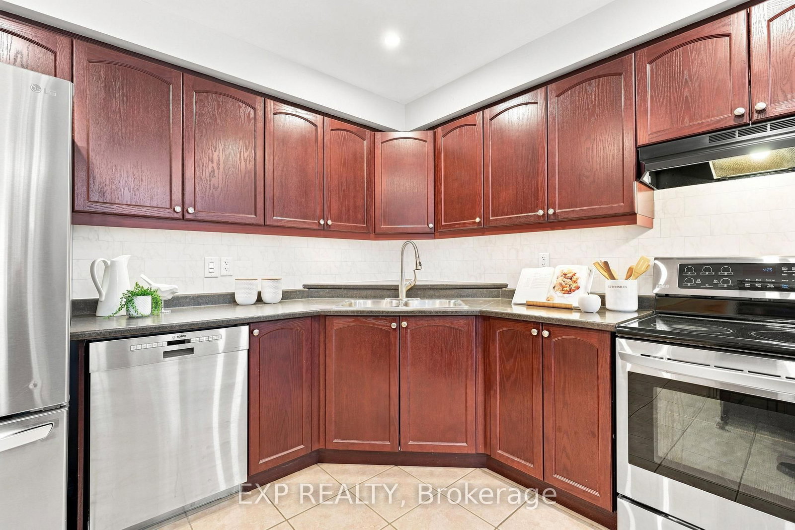 70 Thornlodge Drive • Georgina, ON photo 13